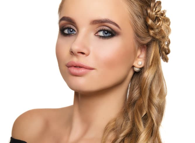 ¡Hermoso! Este es el peinado perfecto para tu noche de graduación