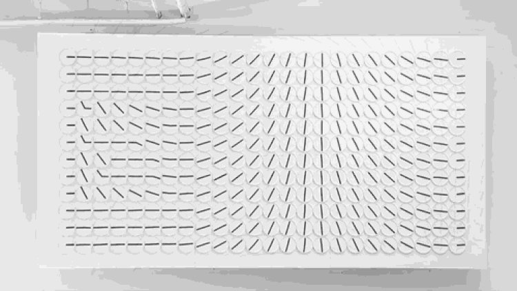 No podrás dejar de ver este reloj en constante movimiento