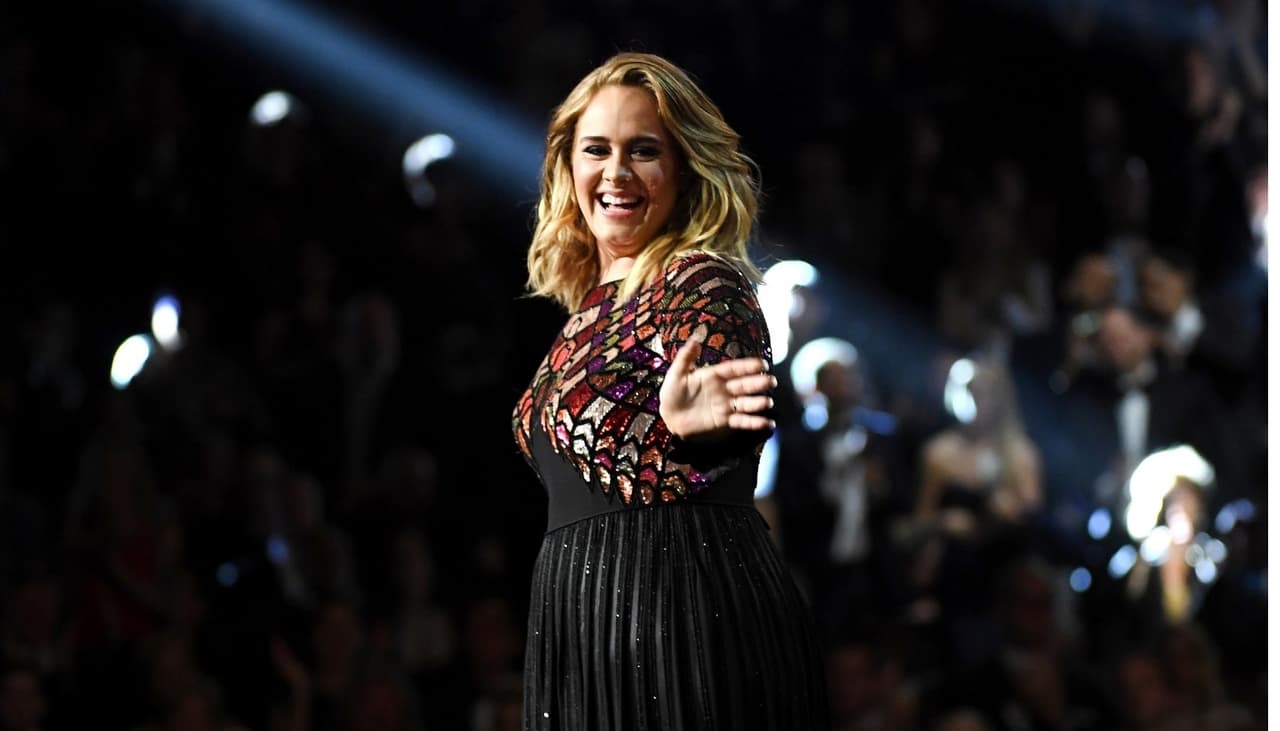 Adele apareció en la portada de Vogue y parece una princesa: está irreconocible