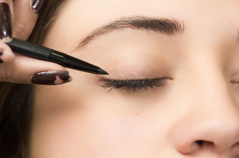 Agranda tus ojos con maquillaje: mira este tutorial para potenciar tu mirada