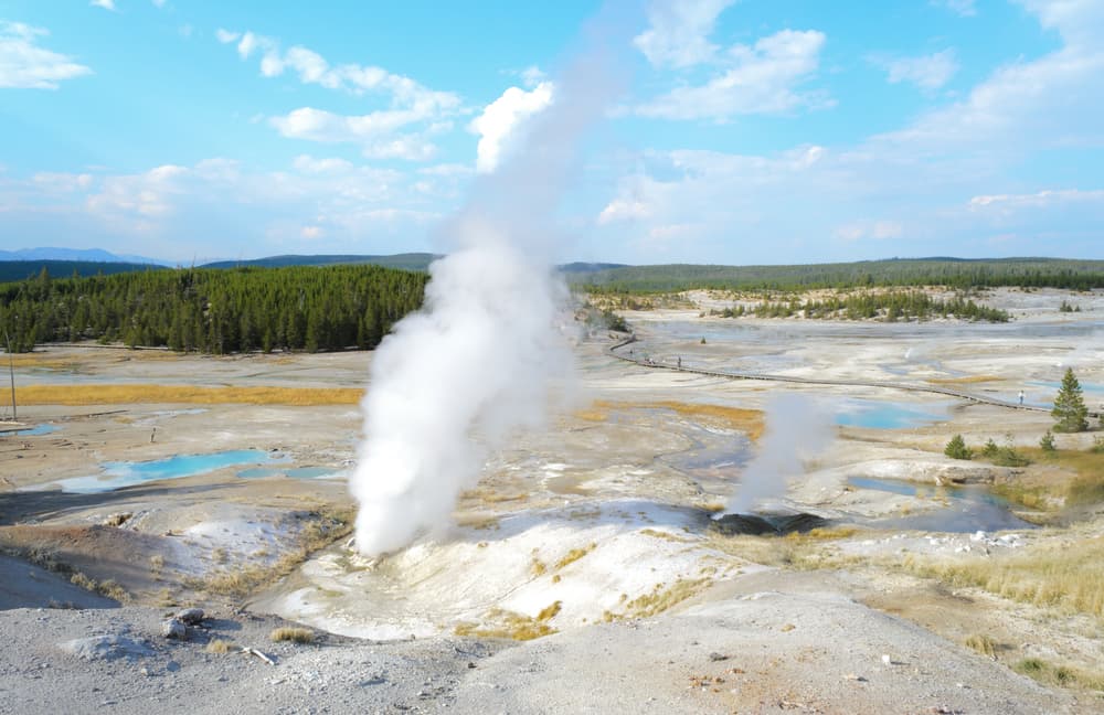 La trágica historia del hombre que se disolvió en ácido al caer en las mortales aguas de Yellowstone