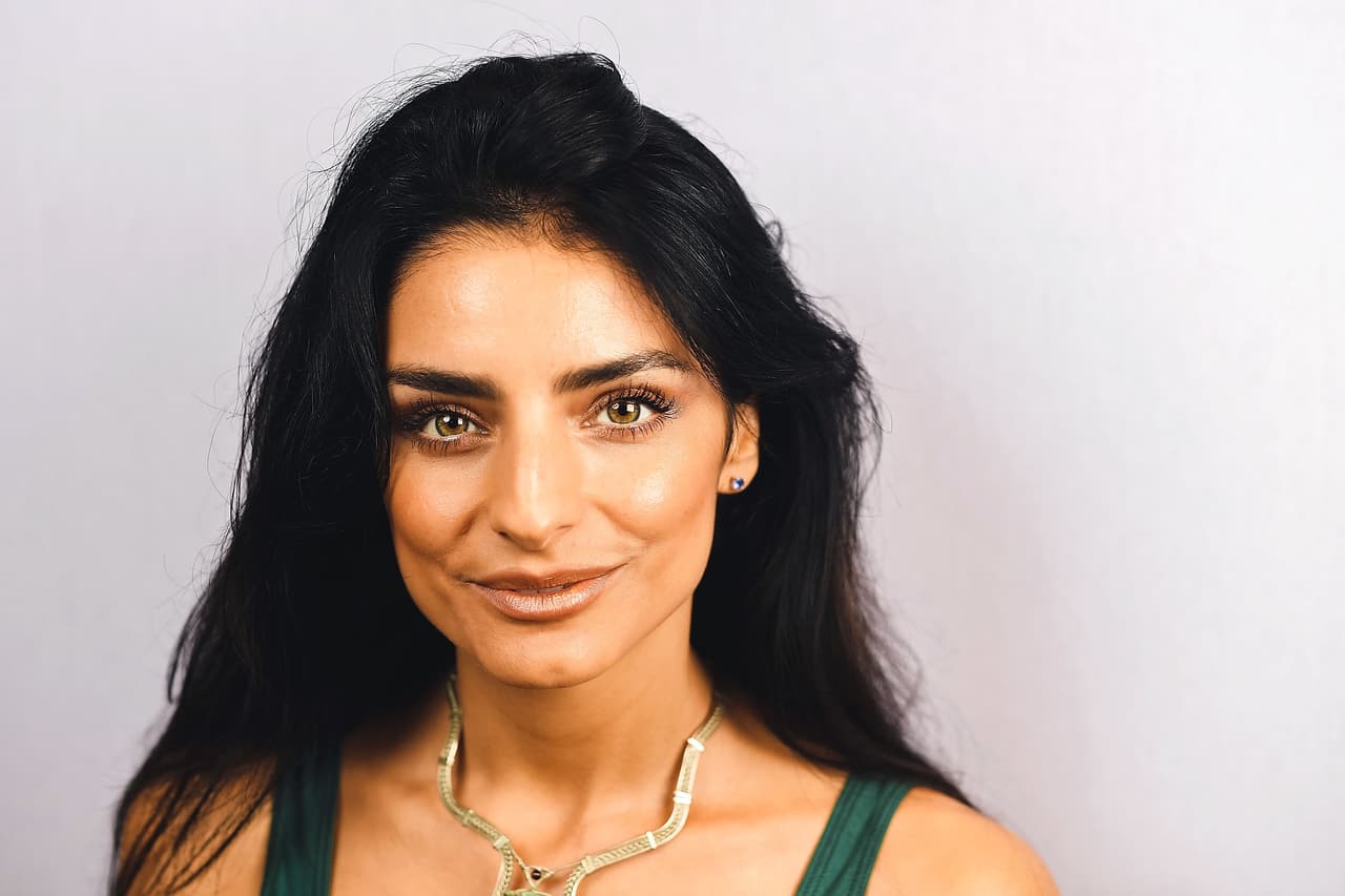 Aislinn Derbez tiene dos hermanas tan guapas como ella, pero que pocos conocen