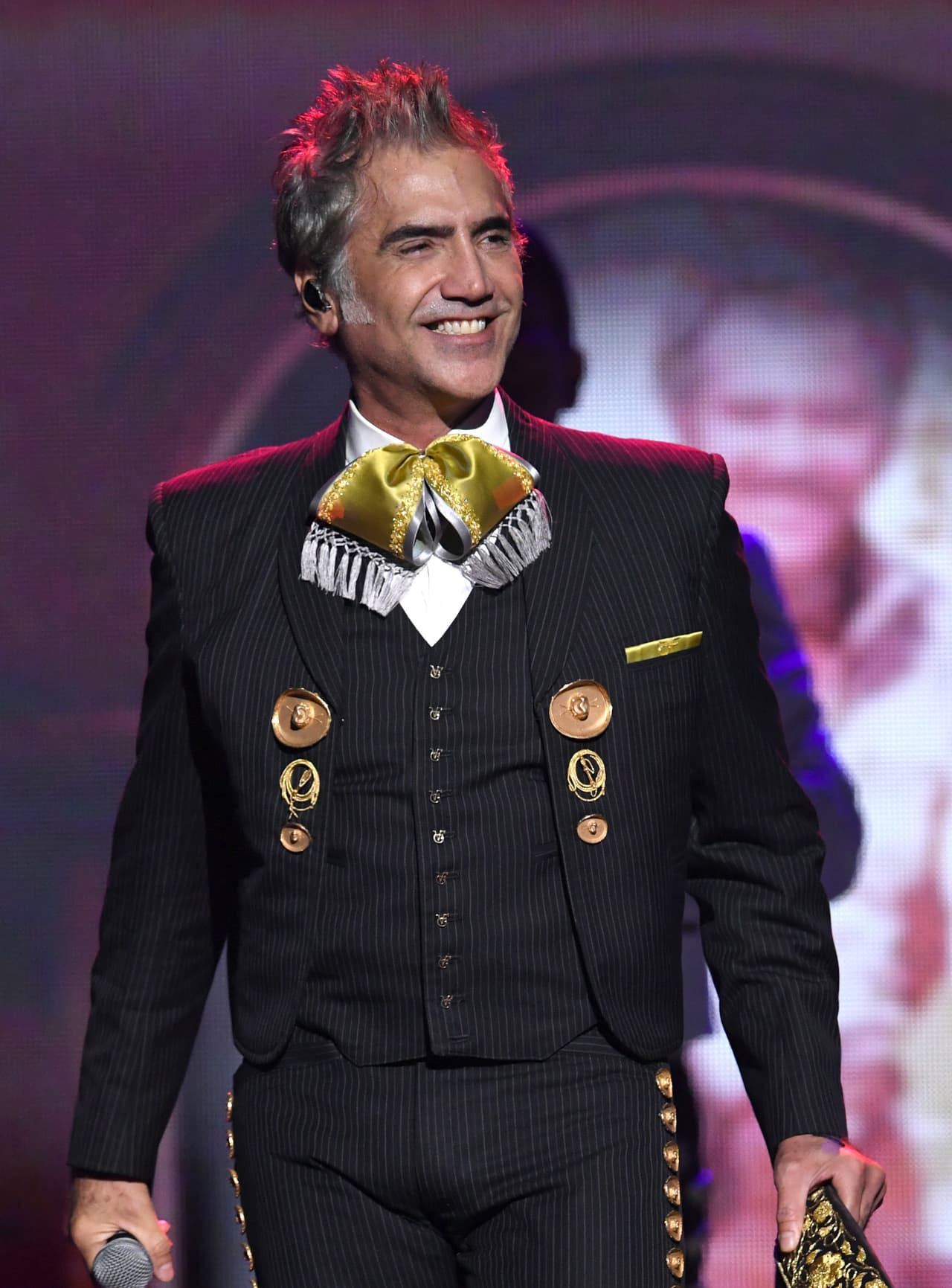 Alejandro Fernández es el sugar daddy que todas queremos y esta foto lo demuestra