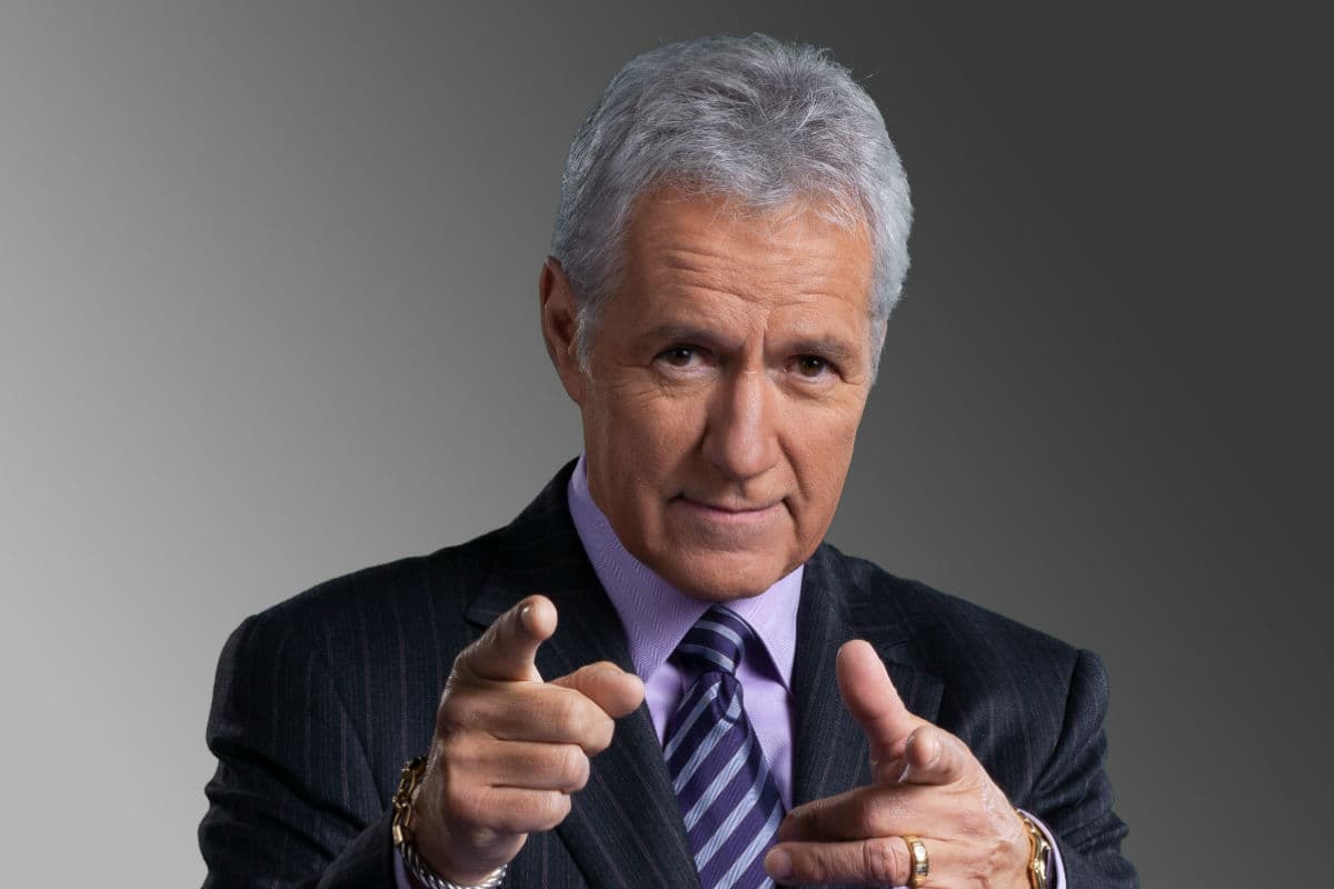 Alex Trebek habló sobre su lucha contra el cáncer y el público de Jeopardy lo ovacionó