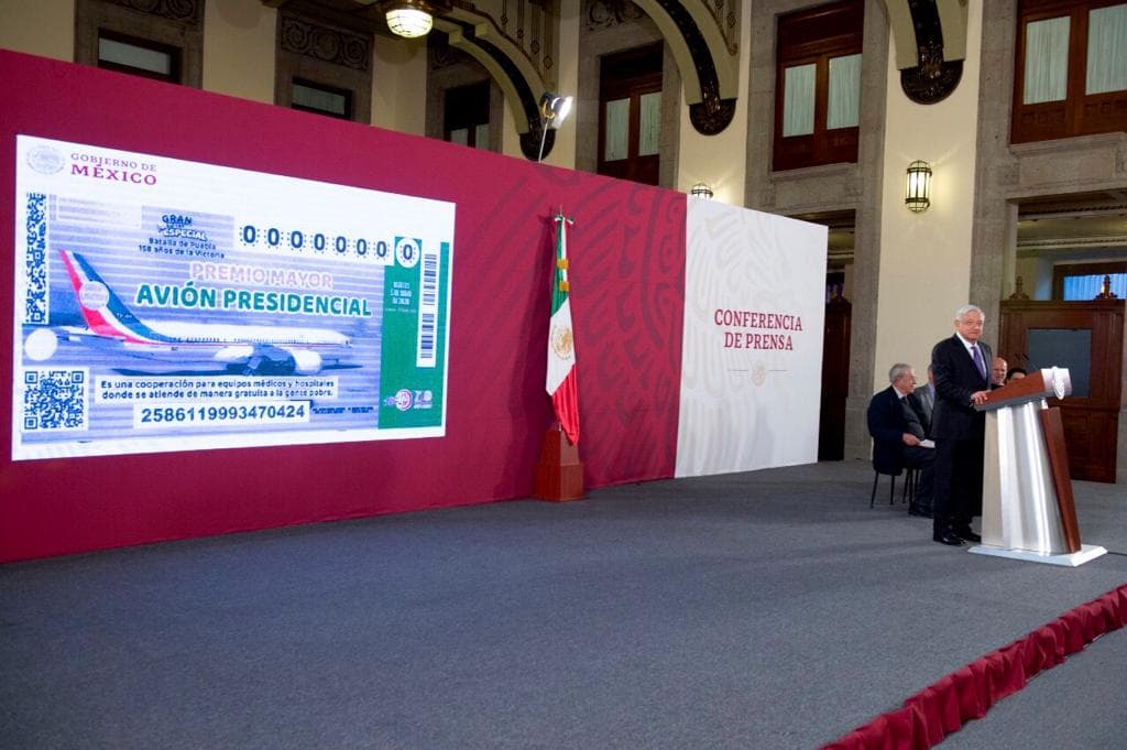 No fue broma, sí se va a rifar el avión presidencial; pero también se rifaron los memes