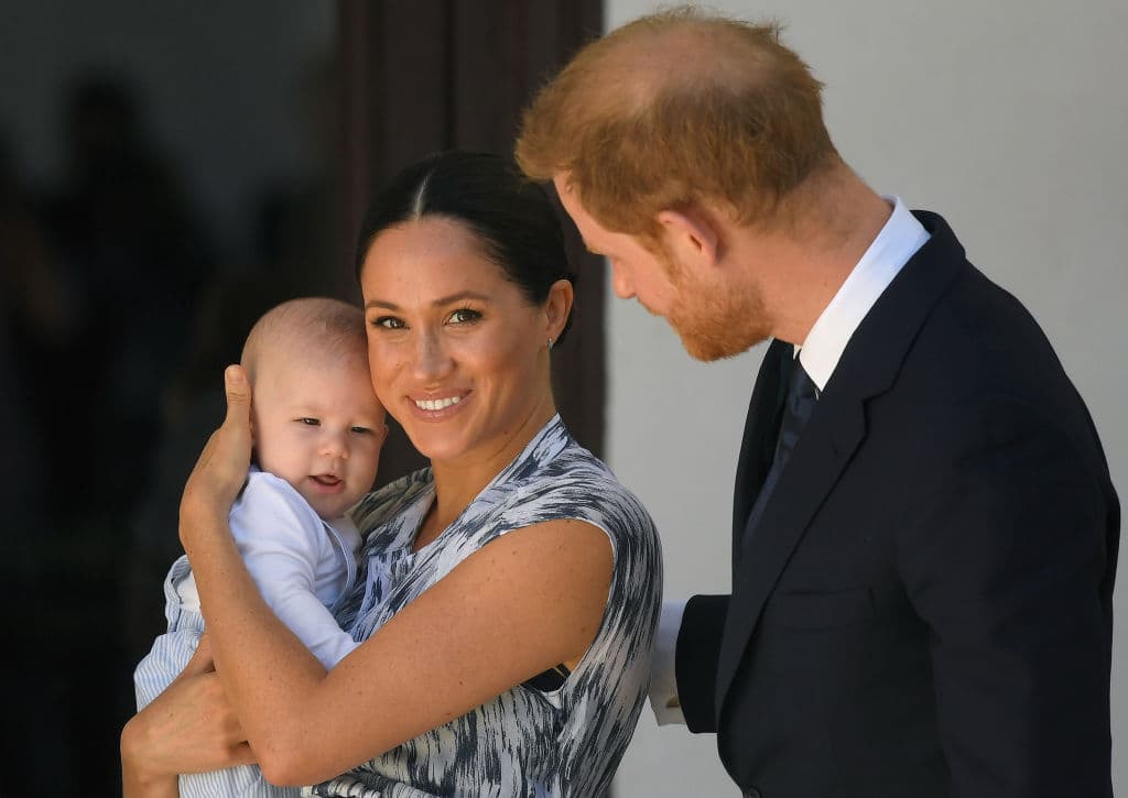El hijo de Meghan y Harry acude a su primer acto diplomático y las fotos son adorables
