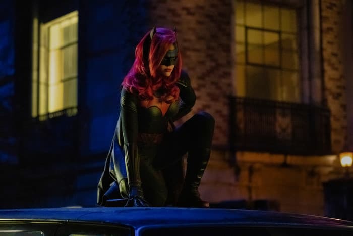 El tráiler de la nueva serie de Batwoman ya está aquí ¡y nos muestra una heroína LGBT!