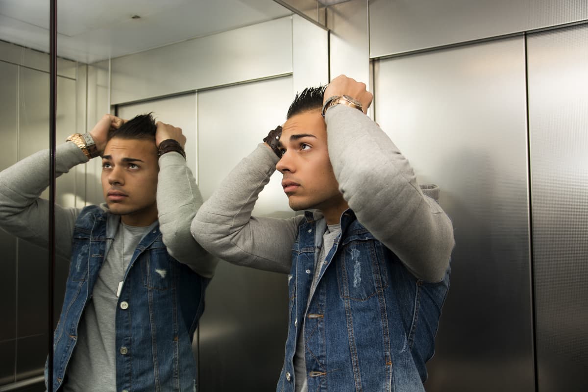 ¿Te quedaste atrapado en un elevador? Nosotros te explicamos lo que debes hacer