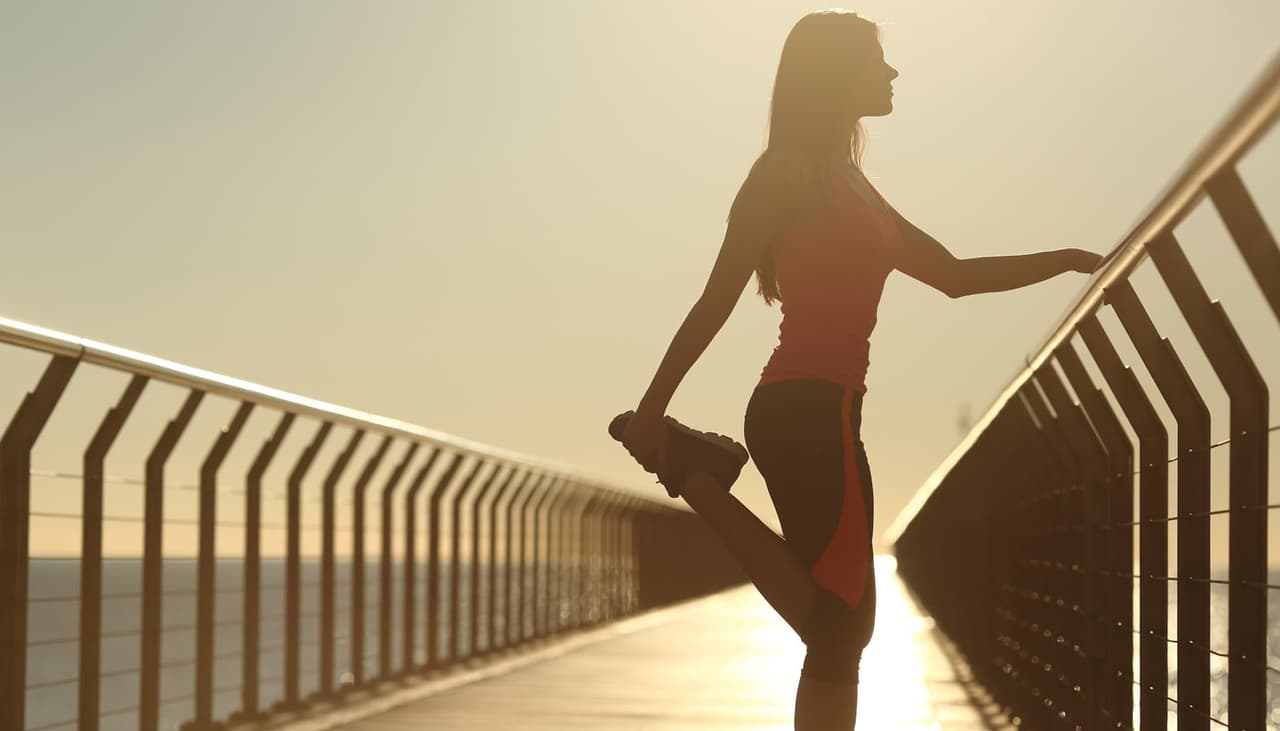 Adelgazar caminando en 12 semanas: un personal trainer crea un entrenamiento y lo enseña paso a paso