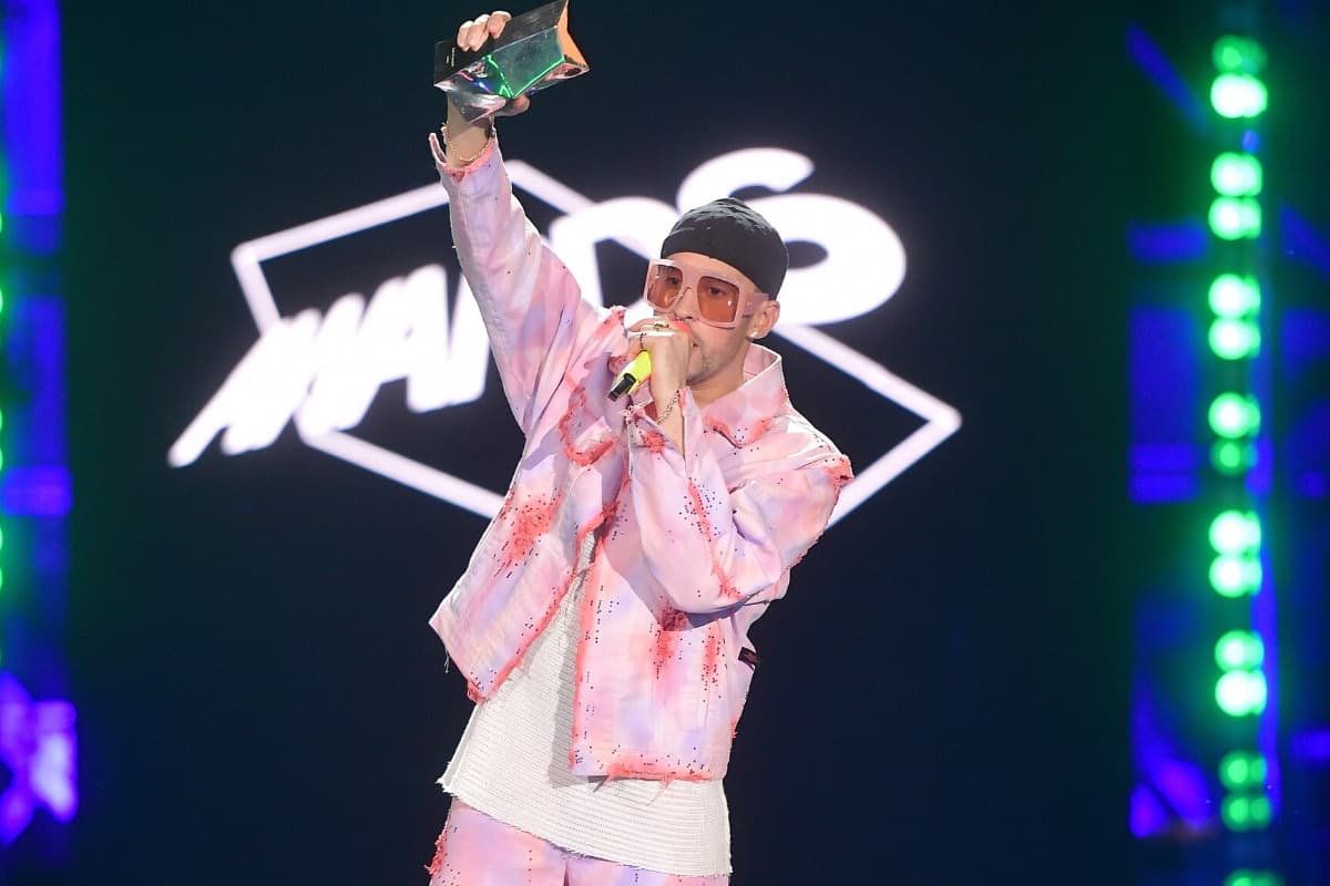 Bad Bunny se transformó en ‘Itachi’ para su nuevo video... y te provocará un infarto