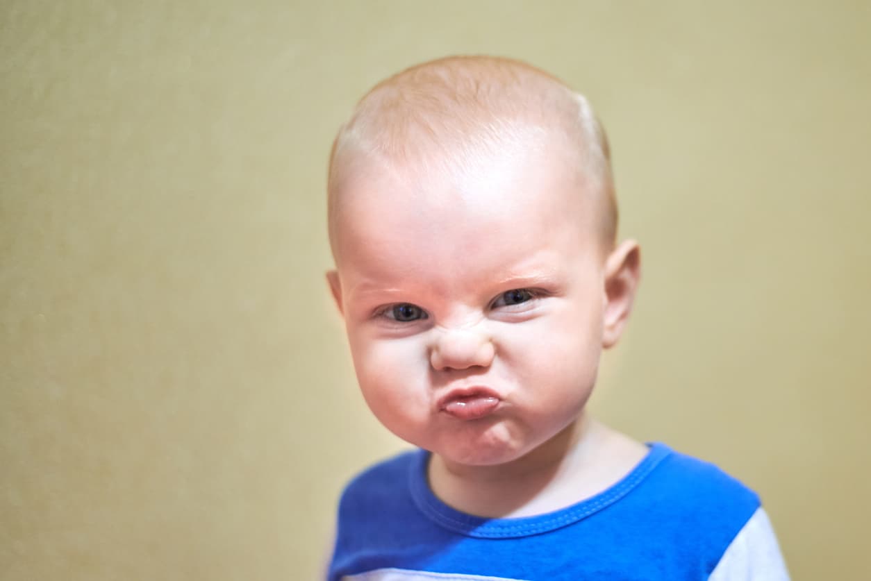 ¿Tu hijo golpea a los demás? Te explicamos por qué lo hace y cómo detenerlo