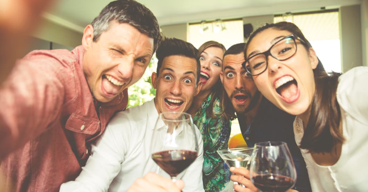 La ciencia descubre que el alcohol podría hacernos más hábiles al hablar otro idioma