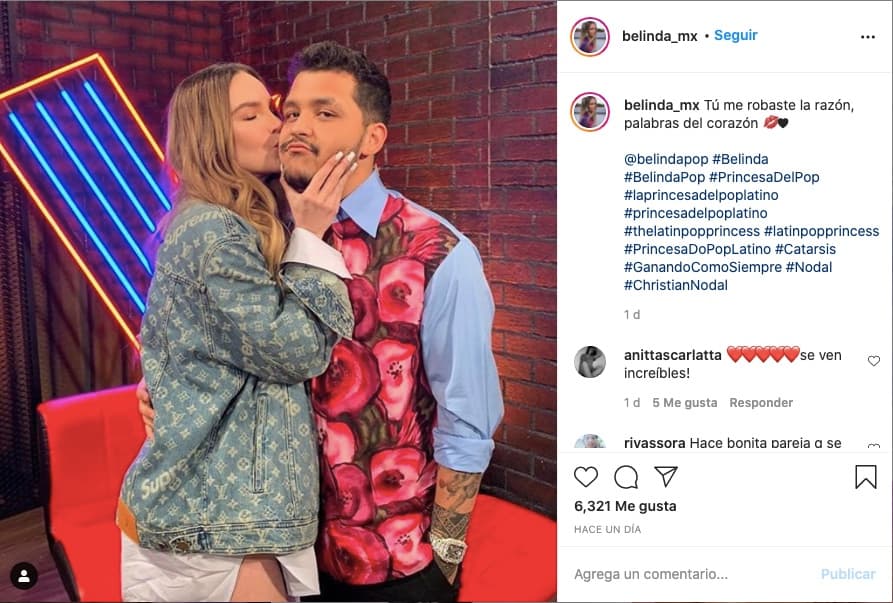 Los artistas se volvieron muy cercanos en su tiempo como ‘coaches’ del reality show ‘La Voz’ y, para agosto del 2020, Belinda confirmó su noviazgo. Esto, al publicar en sus historias de Instagram un par de fotos en las que se ve abrazada por el cantante.