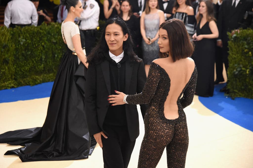 7 looks sensuales y atrevidos de Bella Hadid: su vestido en Cannes no ha sido el único