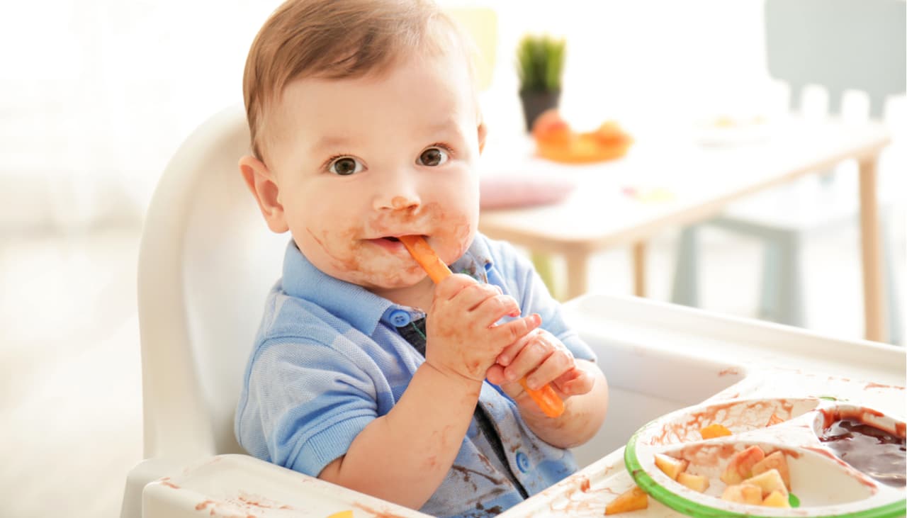 Tu bebé será más inteligente si dejas que coma con las manos: los alimentos más recomendados