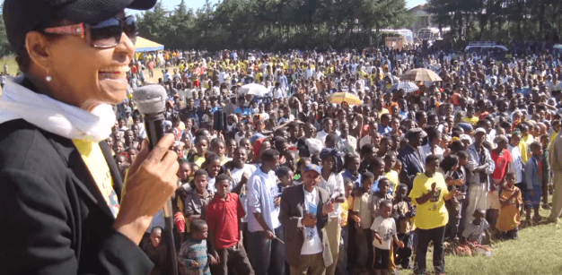 Mutilación genital femenina: la historia de esta mujer demuestra que cada grano de arena de verdad cuenta