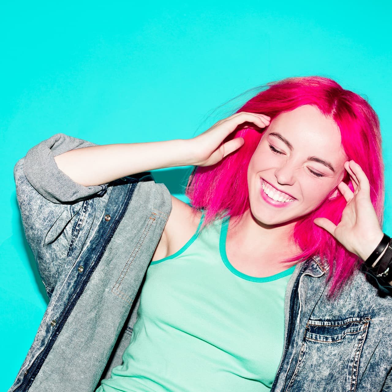 El bold pink será el tono ideal para cerrar el año si buscas un cambio de look atrevido