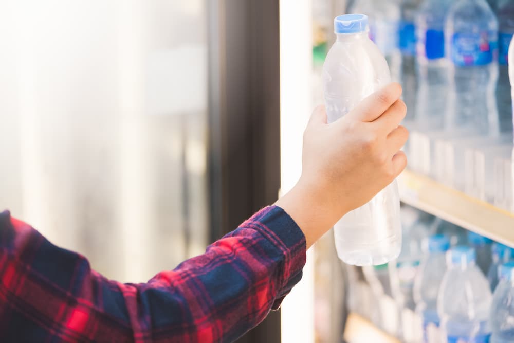 Haro detalló que estos alimentos son básicos en la alacena de los hogares y que no cuestan tanto. Sin embargo, mencionó que no deben tener azúcares anadidos. Un ejemplo de estos azúcares son las bebidas gaseosas. Por eso, recomendó que mejor manden a sus hijos a la escuela con una botella de agua.