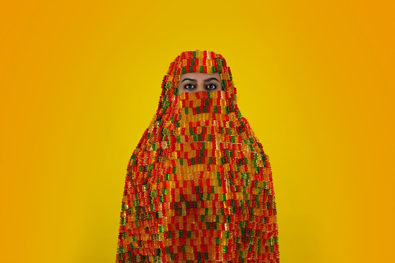 Creó un «burka comestible» para endulzar nuestra percepción de Oriente