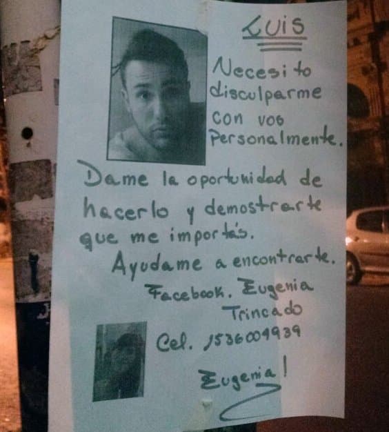 Se conocieron por Tinder, él la bloqueó y ella puso afiches en la calle para volver a encontrarlo. ¡Mirá las reacciones!