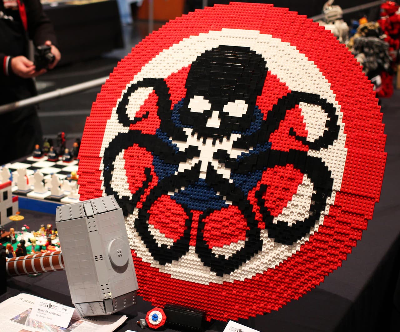 Gracias a LEGO Captain America tiene su nuevo escudo Nazi