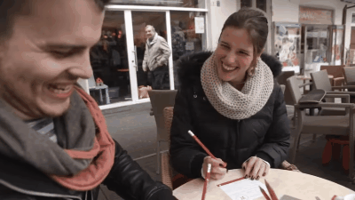 En el Día Mundial de la Poesía, ellos te ofrecen pagar tu café de una forma distinta