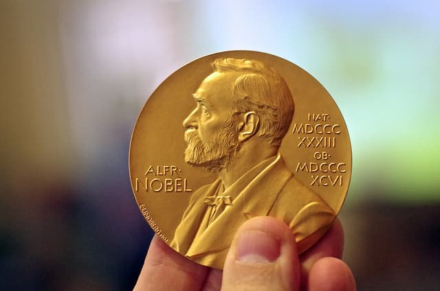 ¡Queremos tu opinión! ¿Cuál de estas figuras que nunca ganaron un Premio Nobel lo merecen?