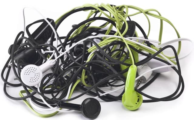 Esta es la razón científica que explica por qué los cables de tus auriculares se enredan tanto