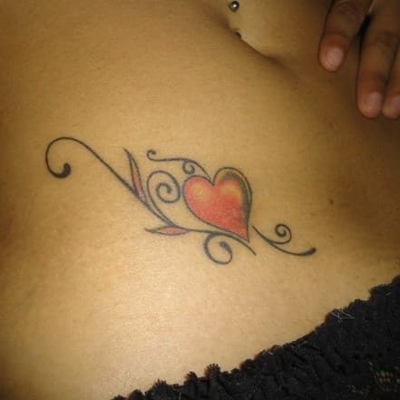 Tatuaje de corazón con alas de ángel, enviado por Amanda