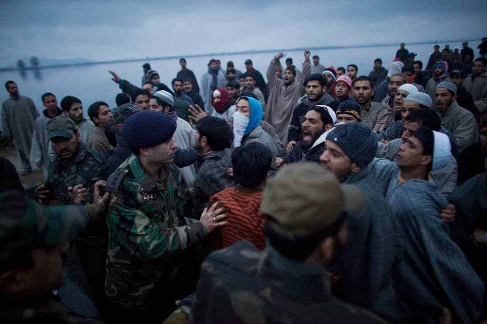 Una impactante campaña critica el rol de Mark Zuckerberg en relación a la violencia sufrida por habitantes de Cachemira