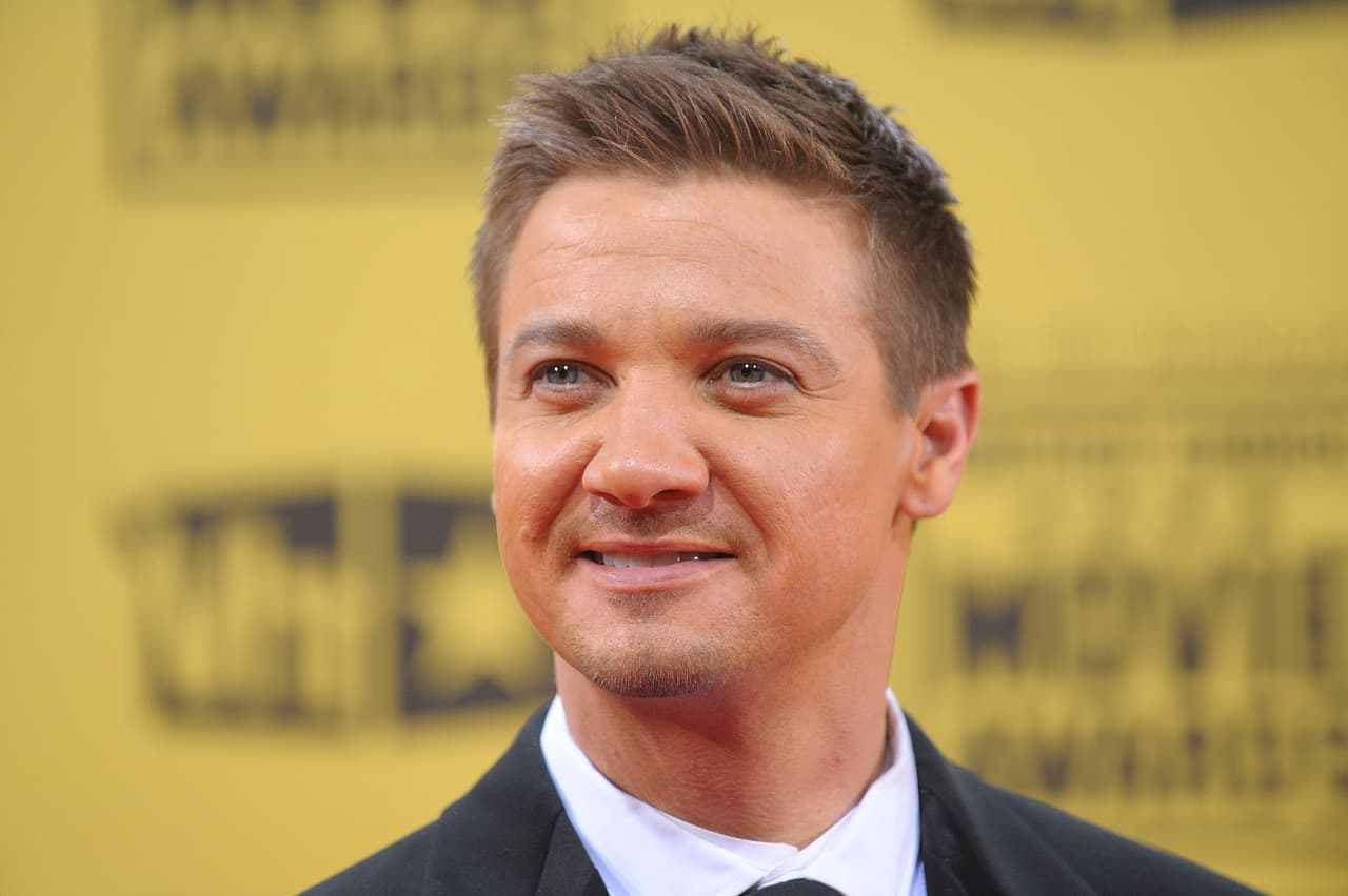 Jennifer Garner actuará con Jeremy Renner