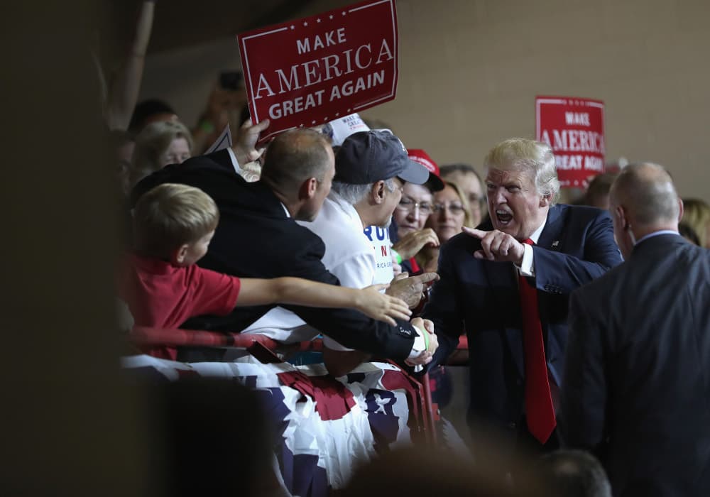 Experto logra determinar qué tuits realmente escribió Donald Trump y cuáles sus asesores