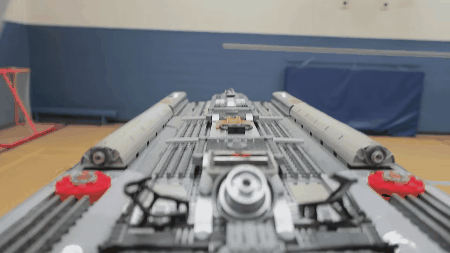 La réplica de esta arma clásica de DOOM hecha con LEGOs es sencillamente increíble