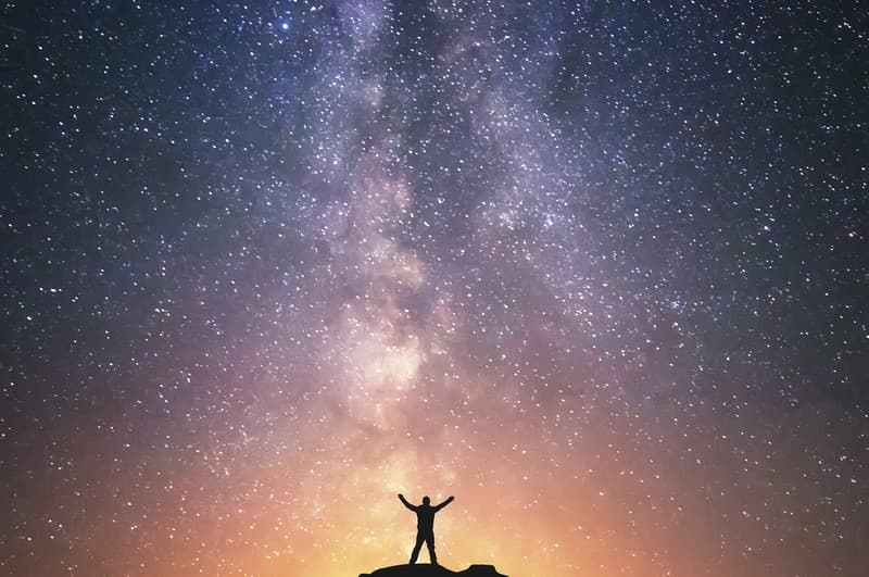 Nuevos humanos, futuros extraterrestres: ¿Cómo sería nacer en el espacio, fuera de la Tierra?