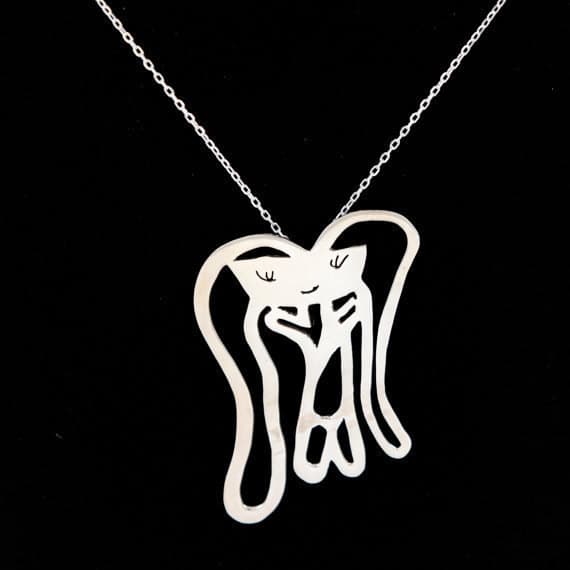 Nada es más tierno que un collar hecho de los garabatos de tus hijos