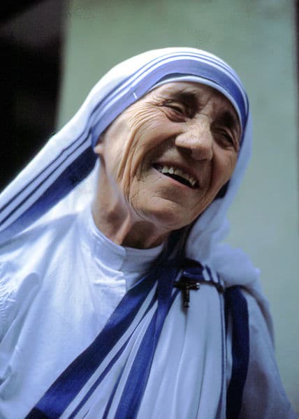 ¡Conoce la historia de la Madre Teresa de Calcuta: una Santa! 