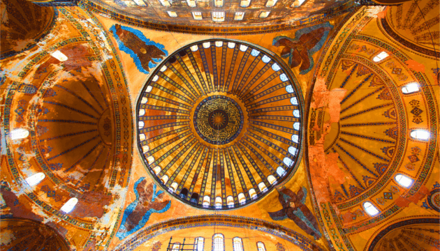 10 impactantes fotos de mezquitas que demuestran la importancia de mirar hacia arriba