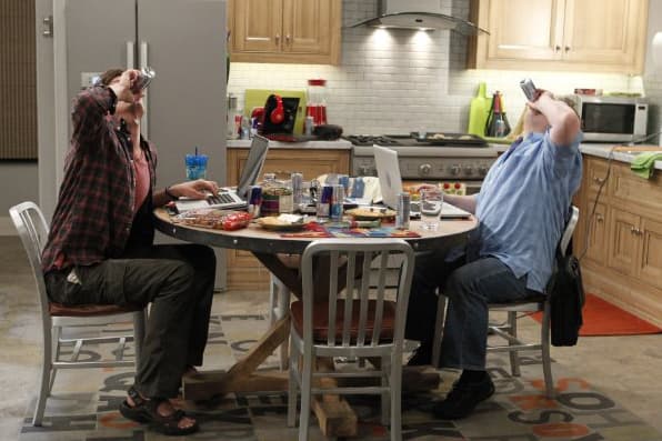 Crítica de Two and a Half Men 9x18: The War Against Gingivitis