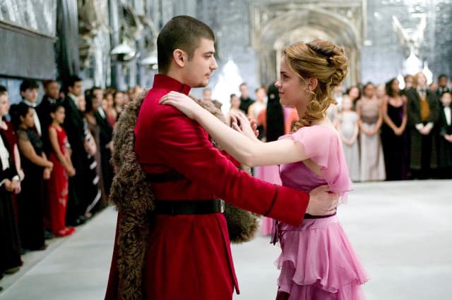 ¿Puedes reconocerlo? Es el actor que interpretaba a Viktor Krum en Harry Potter...pero totalmente cambiado