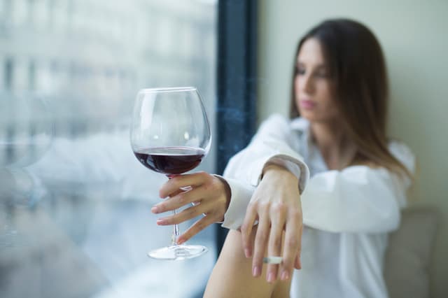 La ciencia responde: ¿Por qué las mujeres tienen menos tolerancia al alcohol que los hombres?