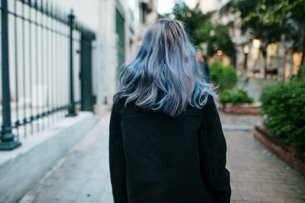 Light blue balayage: la coloración para quienes quieren probar tintes fantasía y no se atreven