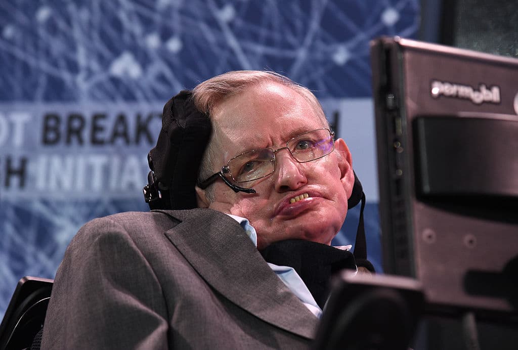 Hawking cree que el visitante interestelar podría ser una nave alienígena