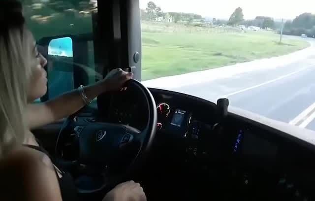 Mujeres y camiones: una historia de amor, aventuras y fuerza en inspiradoras imágenes