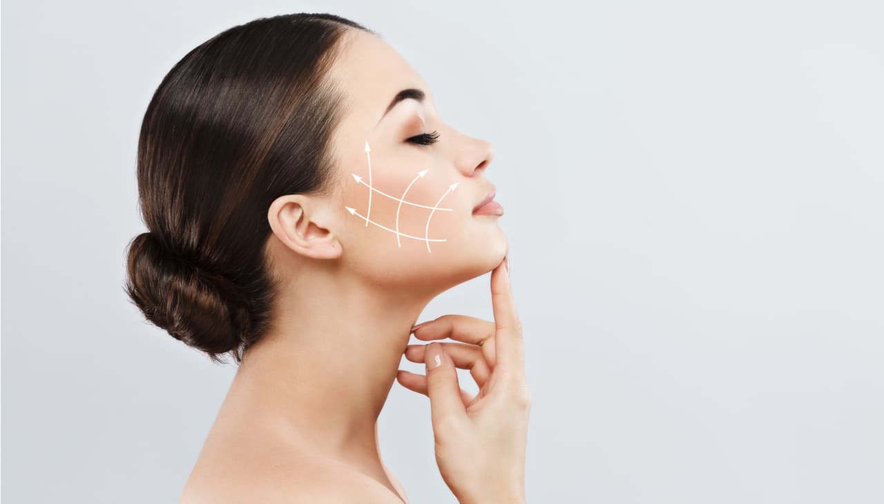 Hay un nuevo tratamiento contra las arrugas que las famosas aman: conoce los hilos tensores