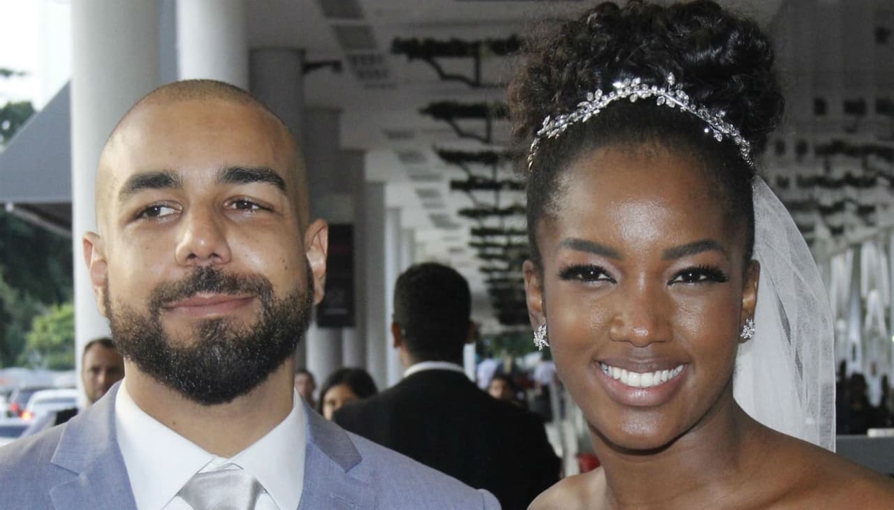 El vestido sirena de esta novia tiene detalles ocultos que enamoran a primera vista 