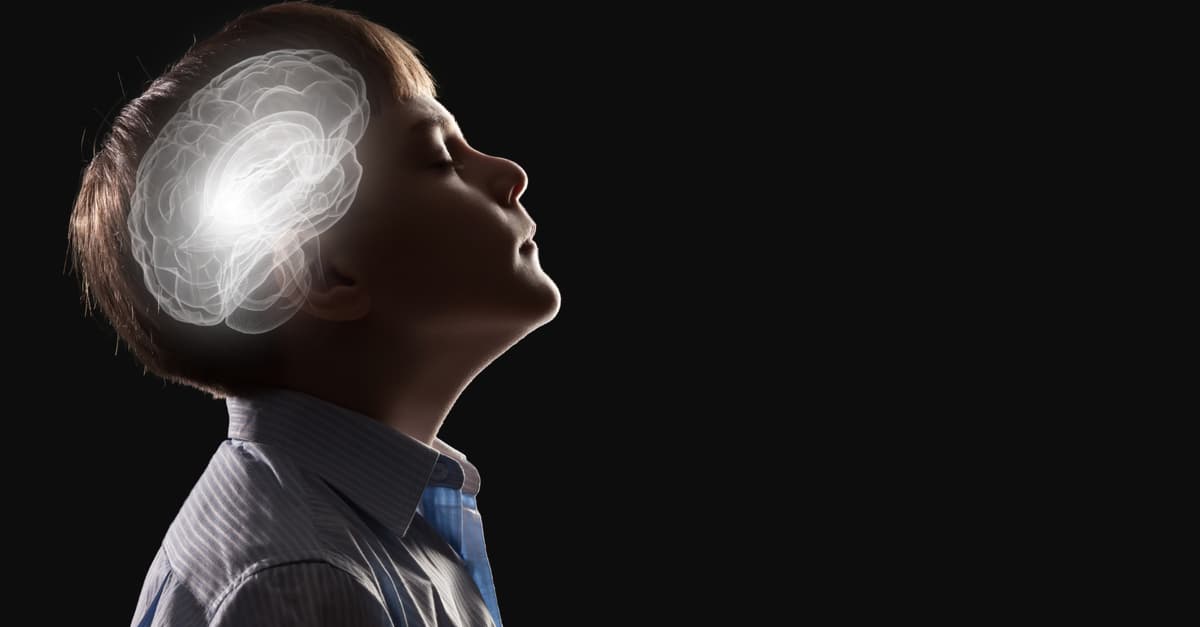 Dar nalgadas a los niños les afecta el cerebro, lo advierten expertos