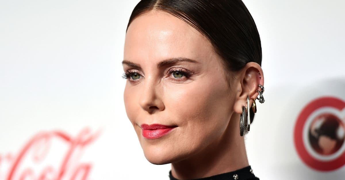 Charlize Theron cambió de look y su corte sólo se le ve glorioso a ella