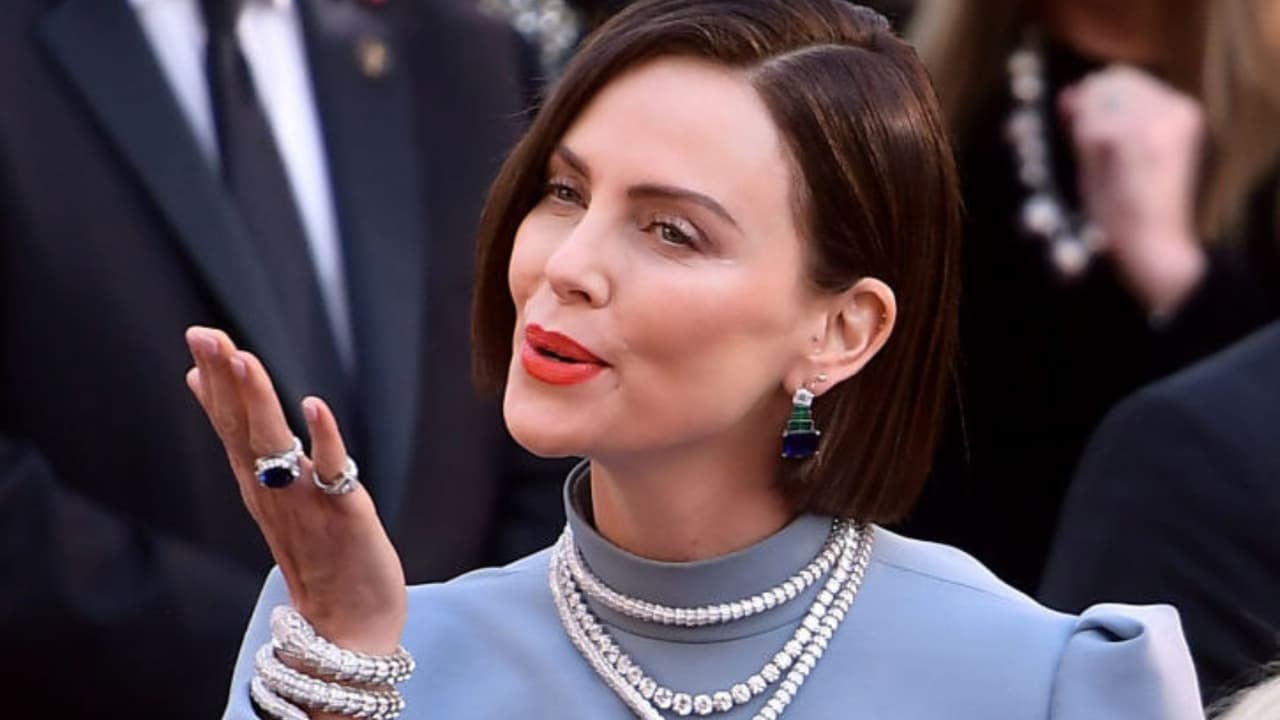 Charlize Theron tuvo un ataque de risa que la envió al hospital ¡Te contamos la historia!