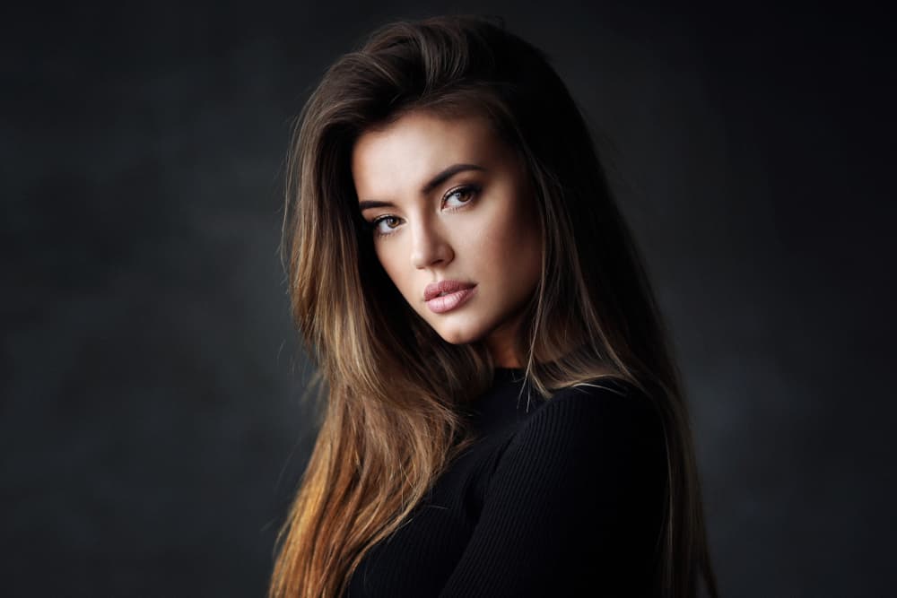 ¿Quieres aclarar tu cabello, pero sin llegar al rubio? El tinte color carey es para ti