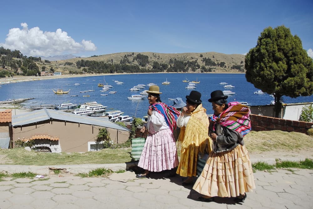 Conoce la historia detrás de los sombreros típicos de Bolivia que usan las cholitas